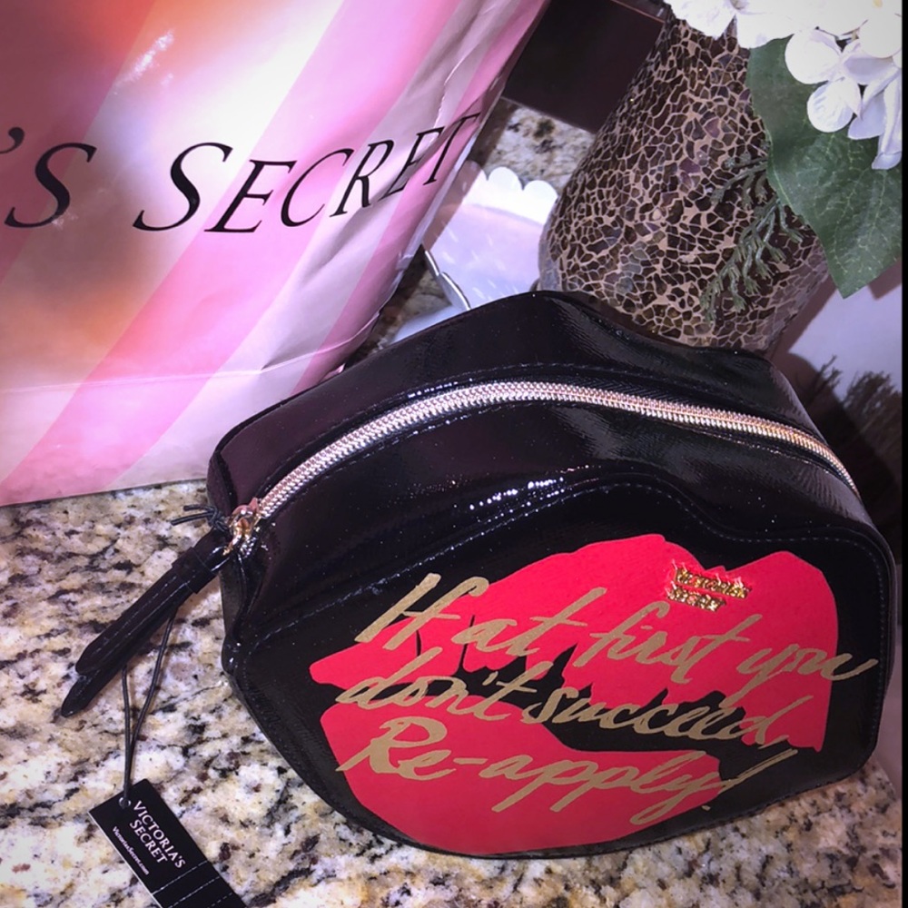 NWT Victoria’s Secret Makeup Bag toiletry girly travel bag red black - Picture 6 of 7